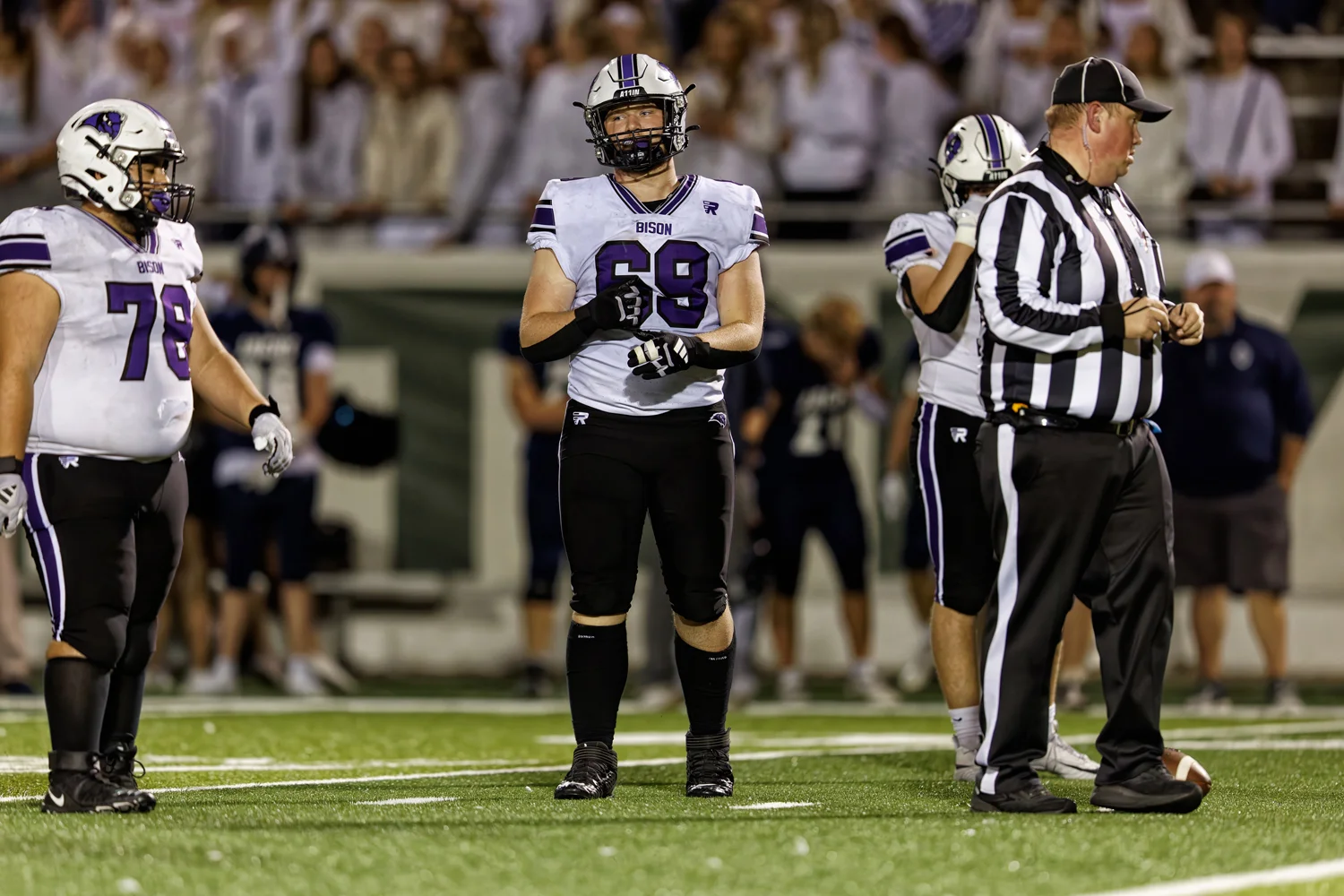 DLineman looking for signals from the sidelines